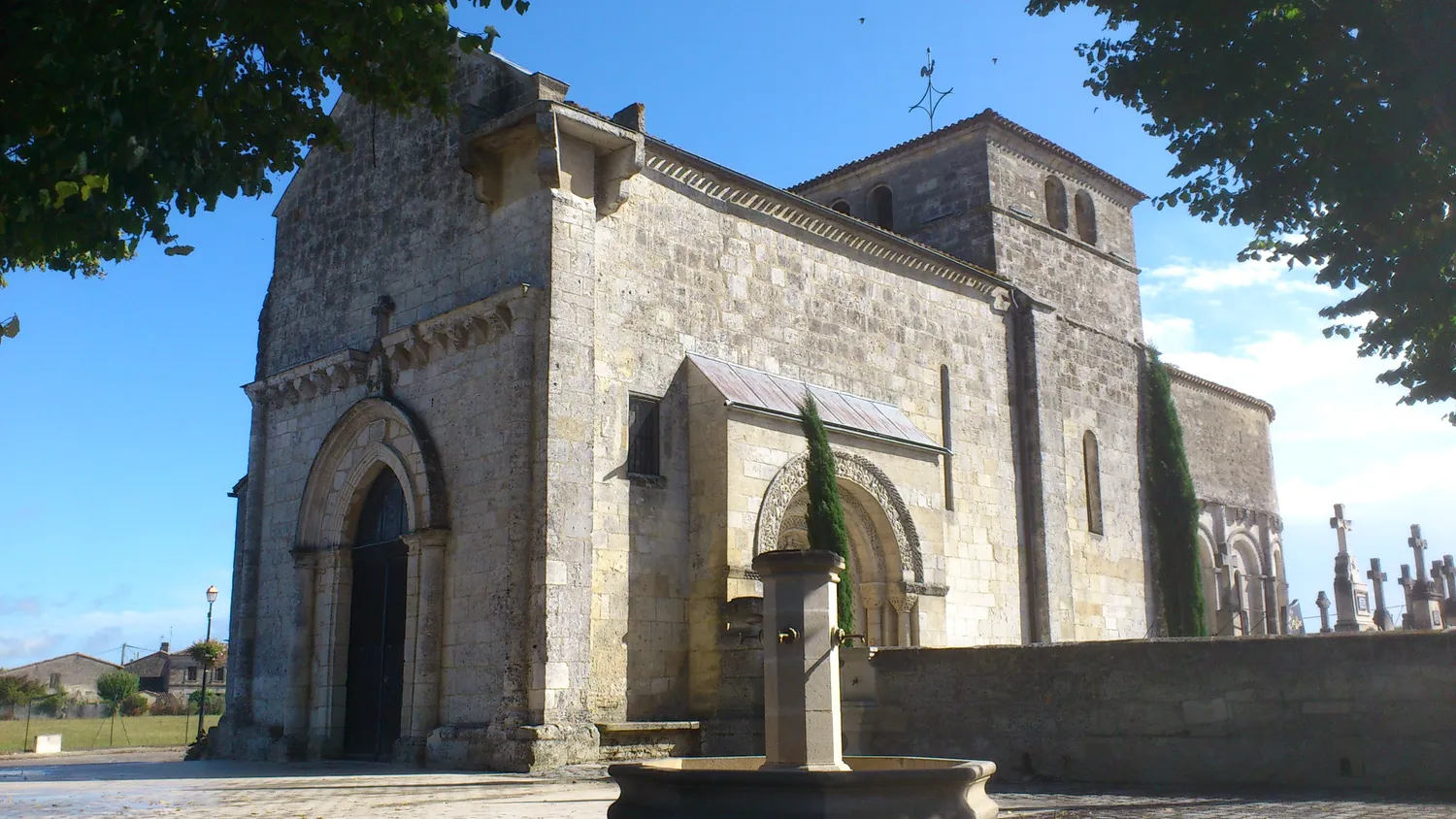 Image qui illustre: Église Saint-Pierre de La Lande-de-Fronsac à La Lande-de-Fronsac - 2