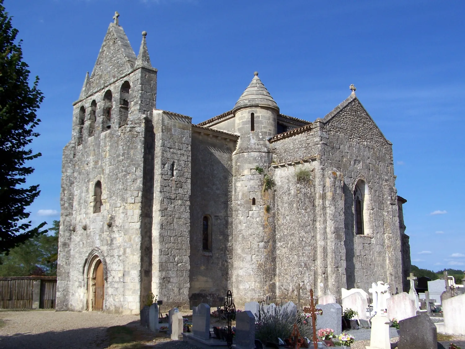 Image qui illustre: Eglise Saint-Saturnin de Mauriac à Mauriac - 1