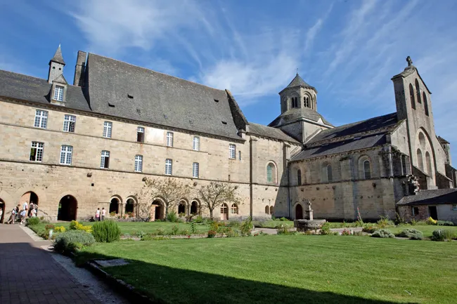 Image qui illustre: Abbaye D'aubazine à Aubazines - 0
