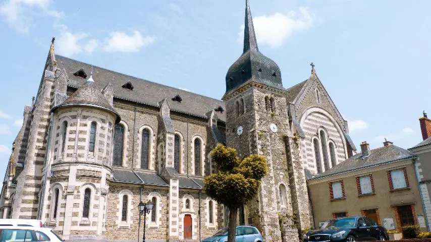 Image qui illustre: Eglise Saint Pierre De Chanzeaux