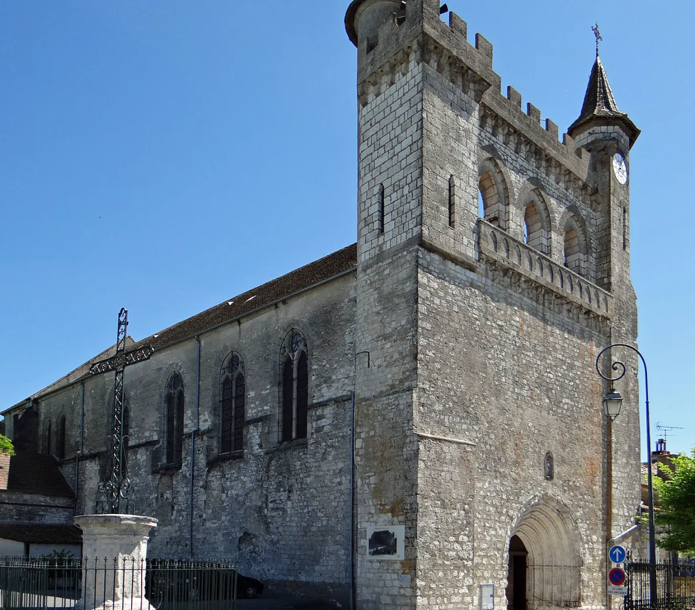Image qui illustre: Eglise Saint-André de Monflanquin à Monflanquin - 1