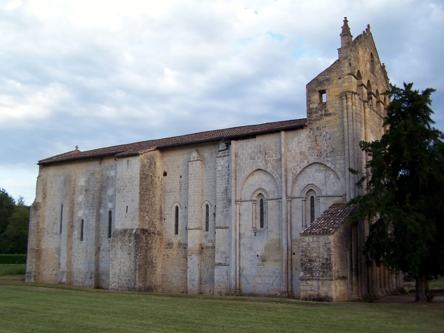 Image qui illustre: Abbaye Saint-Nicolas de Blasimon à Blasimon - 0