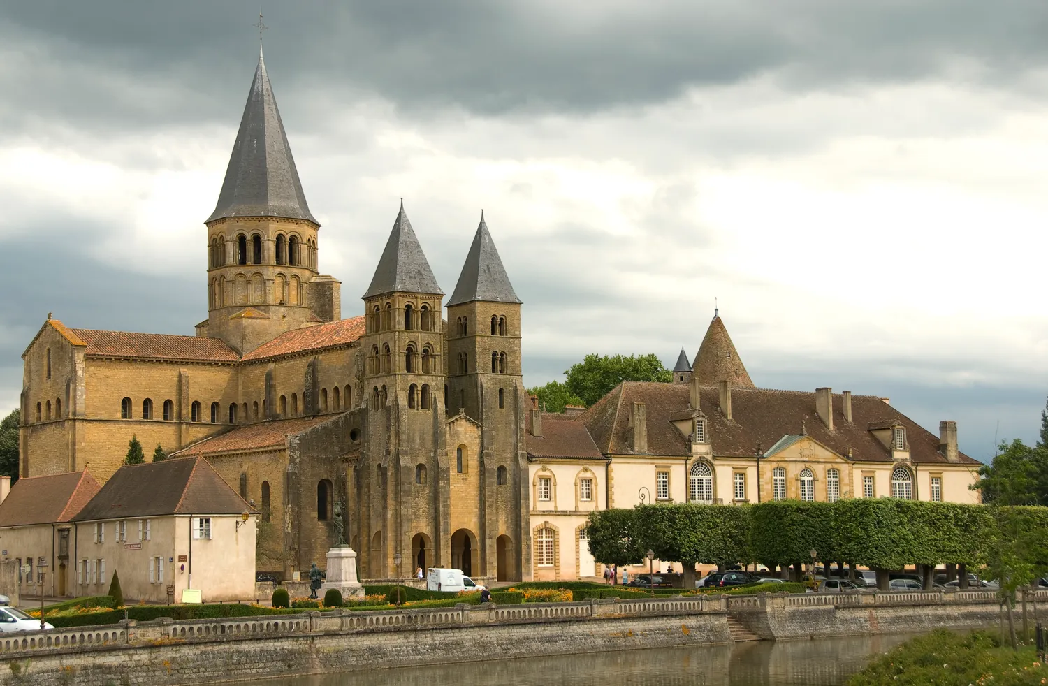 Image qui illustre: Basilique Du Sacré-coeur à Paray-le-Monial - 0