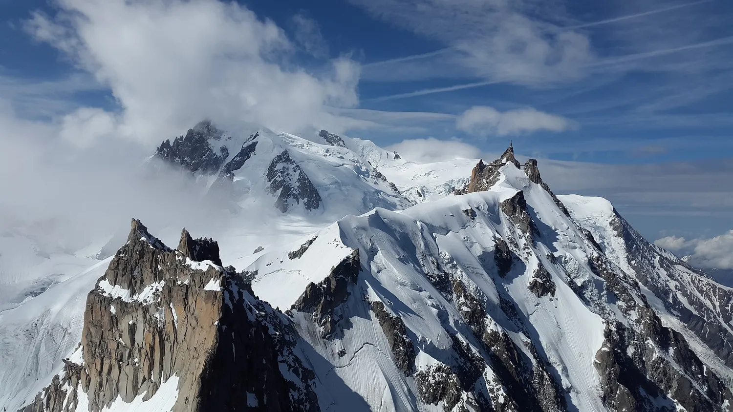 Image qui illustre: Aiguille du Midi à Chamonix-Mont-Blanc - 1