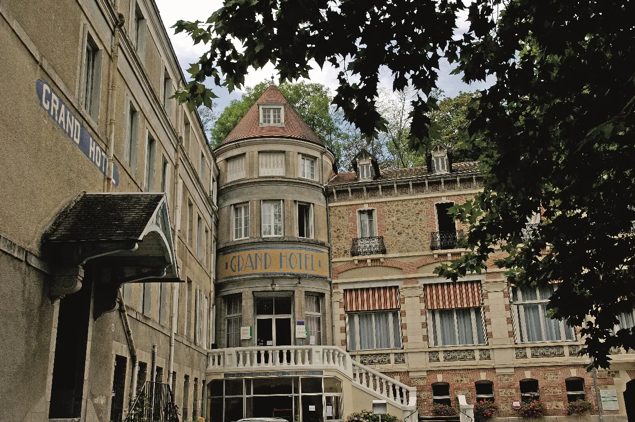 Image qui illustre: Thermes et Grand Hôtel à Évaux-les-Bains - 1