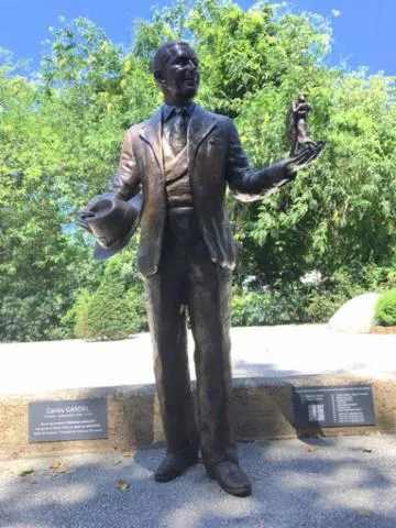 Image qui illustre: Statue Carlos Gardel