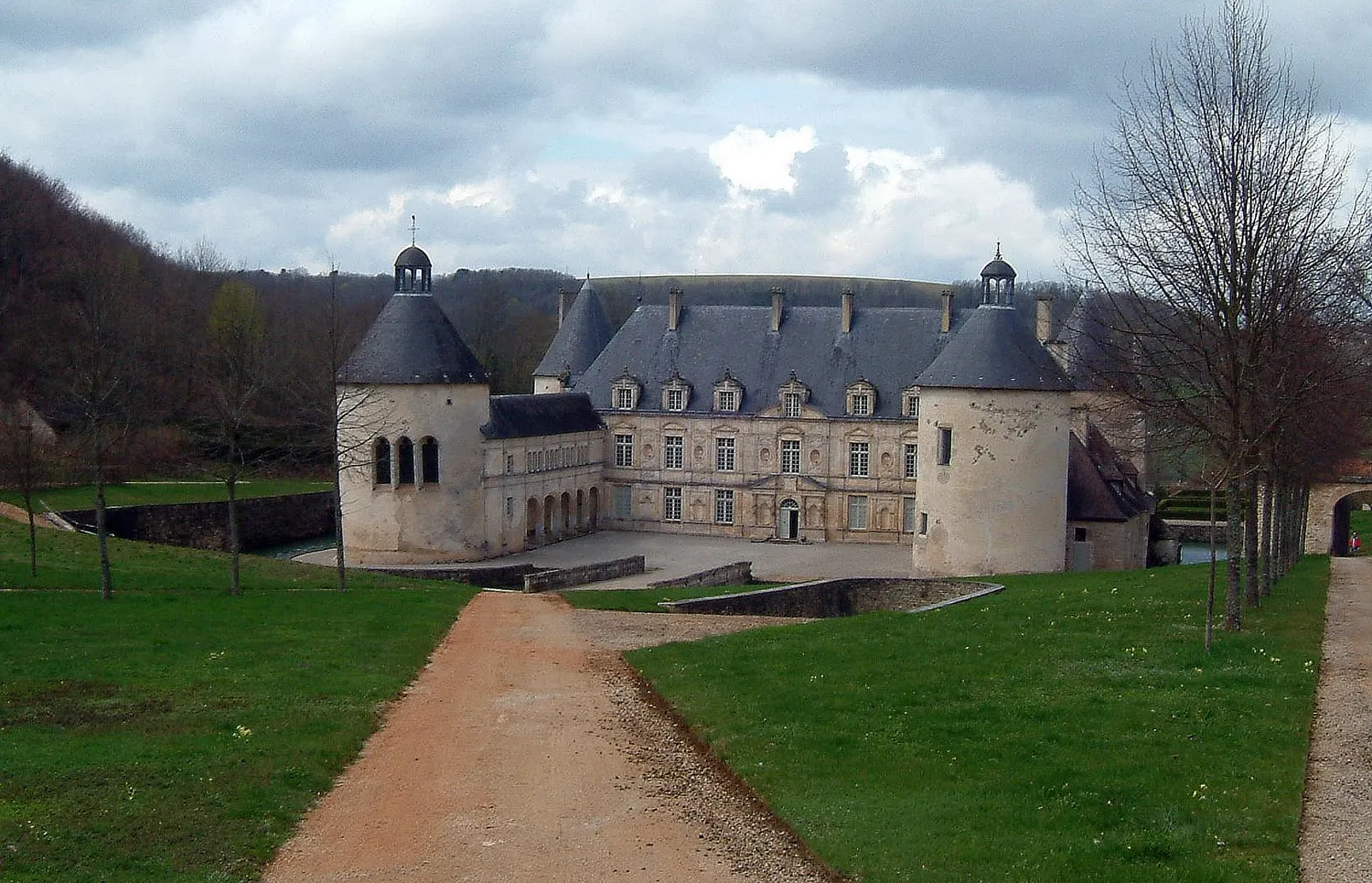Image qui illustre: Château De Bussy-rabutin à Bussy-le-Grand - 0