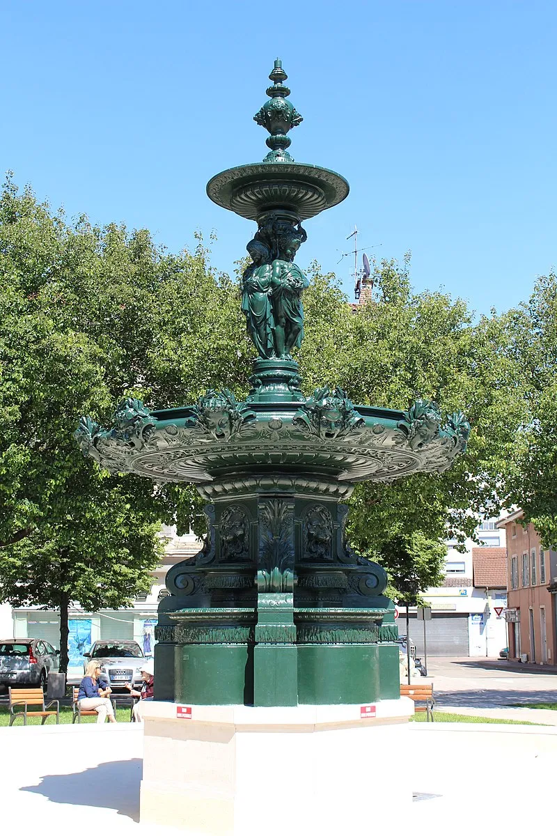 Image qui illustre: La fontaine Bernard à Bourg-en-Bresse - 0