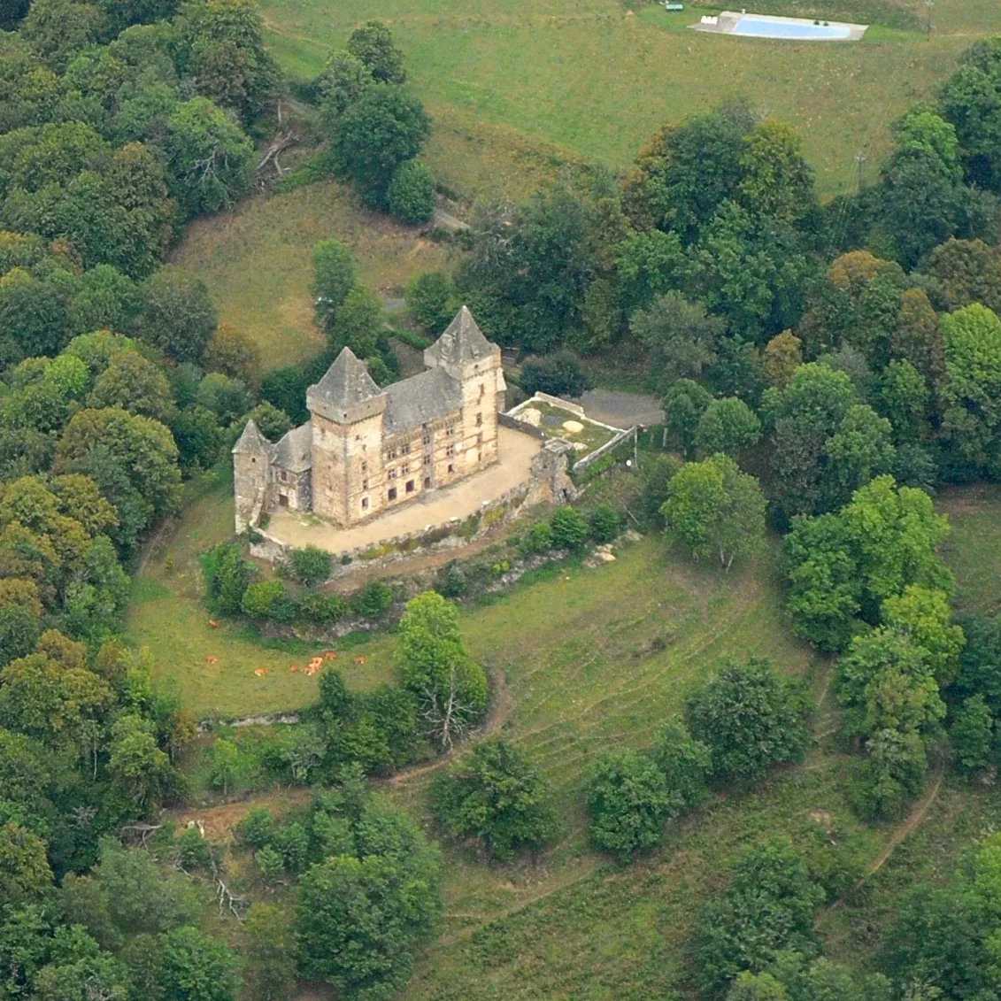Image qui illustre: Château De Messilhac à Raulhac - 0
