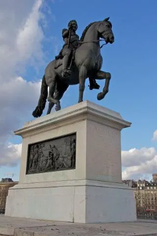 Image qui illustre: Statue Equestre d'Henri IV
