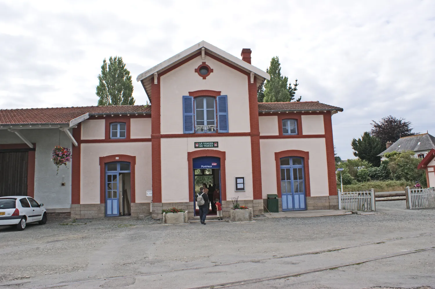 Image qui illustre: La Gare De Pontrieux à Pontrieux - 1