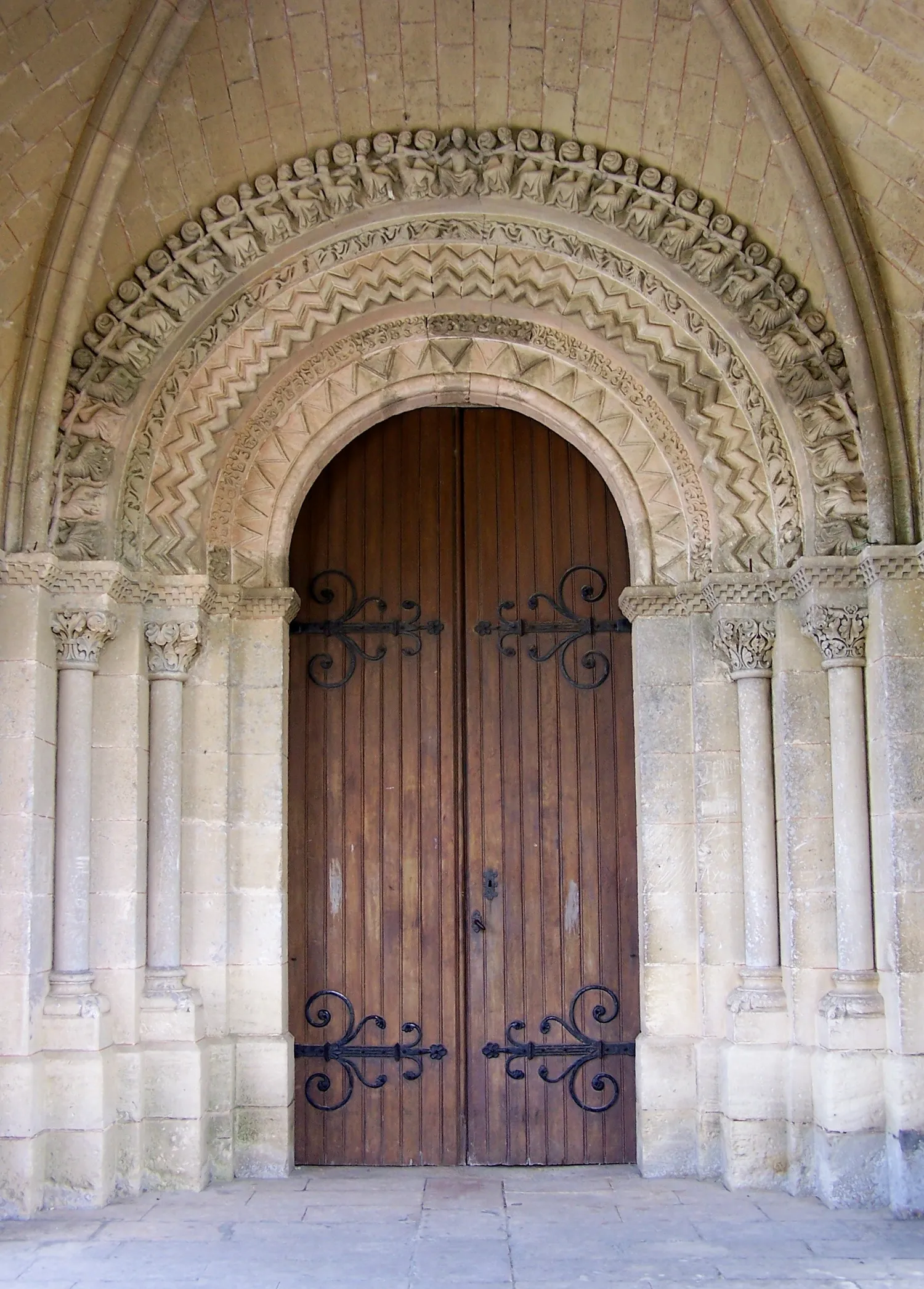 Image qui illustre: Eglise Sainte-Croix de Sainte-Croix-du-Mont à Sainte-Croix-du-Mont - 1