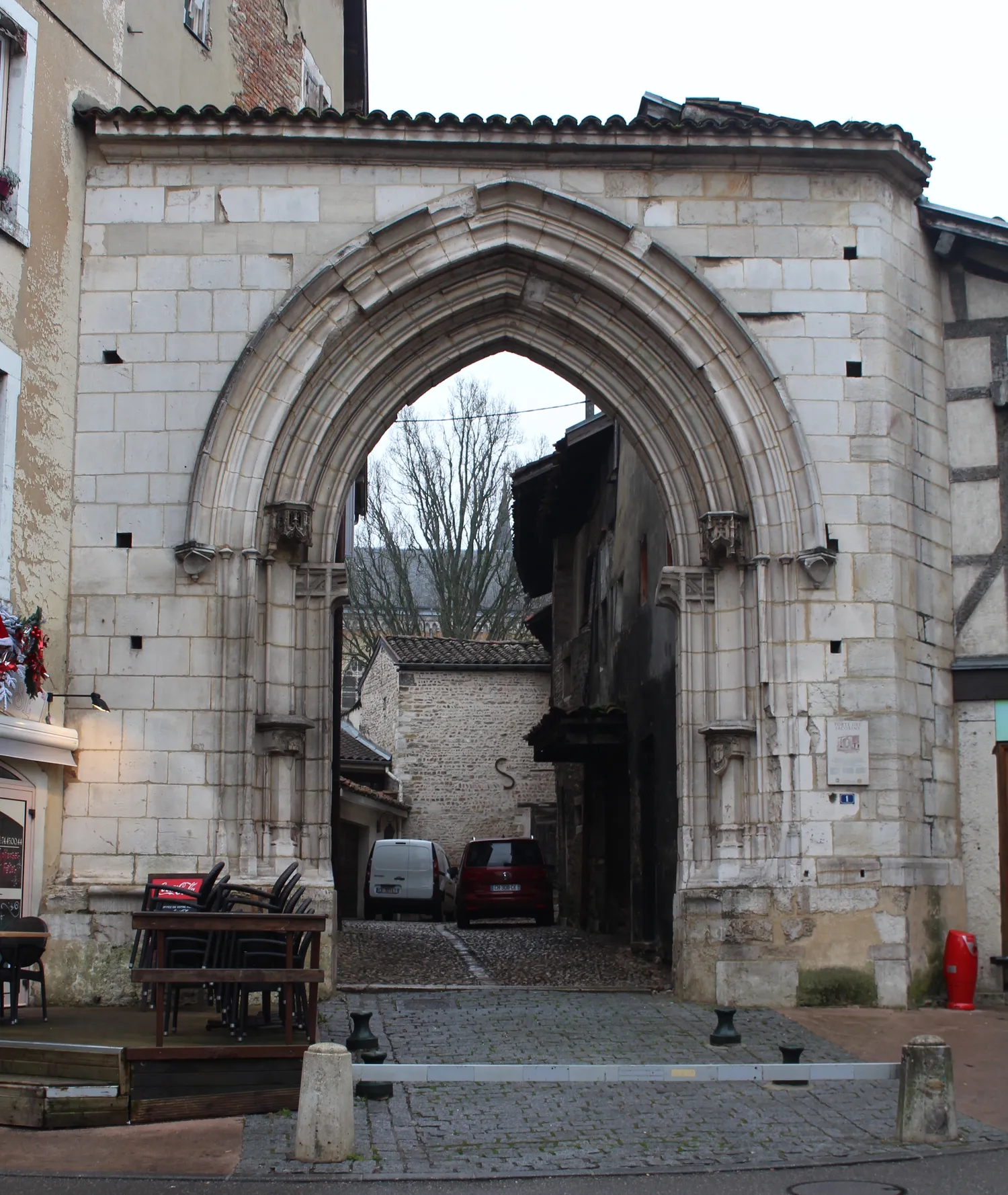 Image qui illustre: La porte des Jacobins à Bourg-en-Bresse - 0