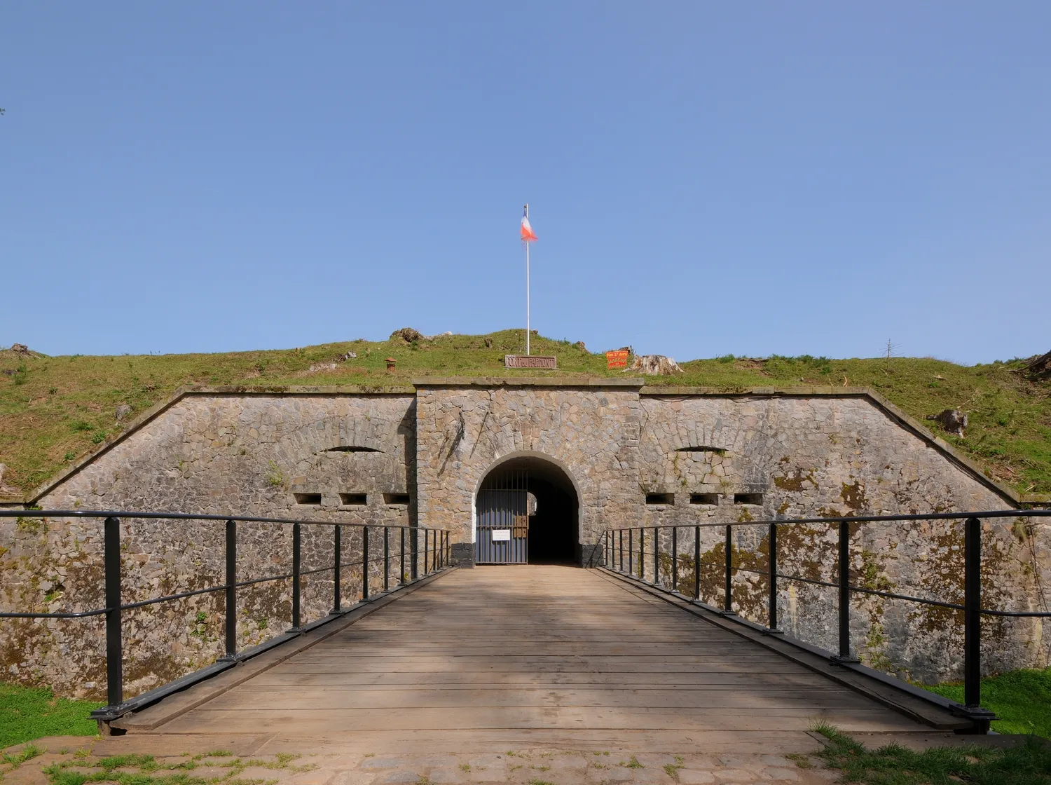 Image qui illustre: Le Fort Du Parmont à Remiremont - 0