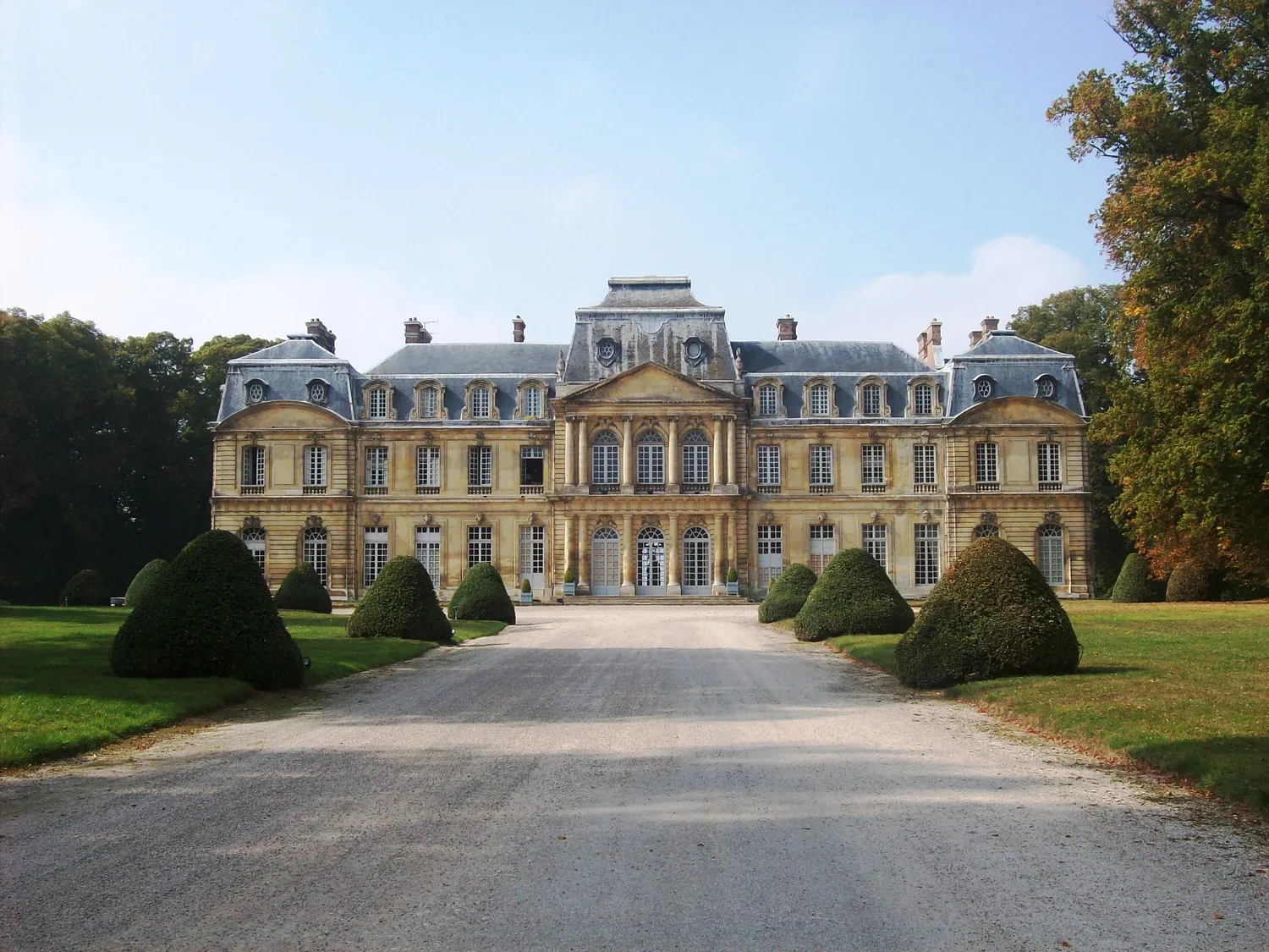 Image qui illustre: Château De Champlâtreux à Épinay-Champlâtreux - 1