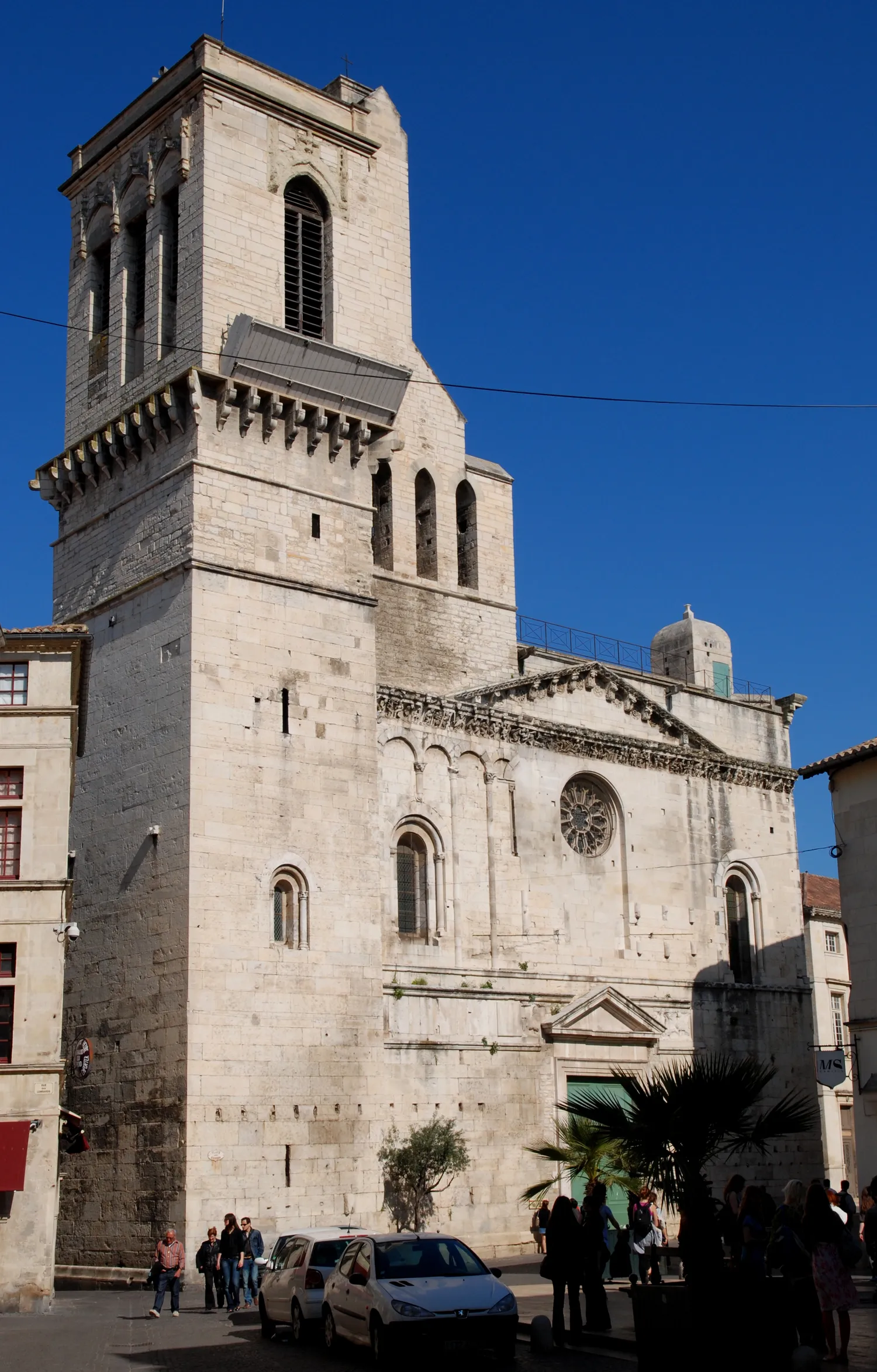 Image qui illustre: Cathédrale Notre-dame-et-saint-castor à Nîmes - 0