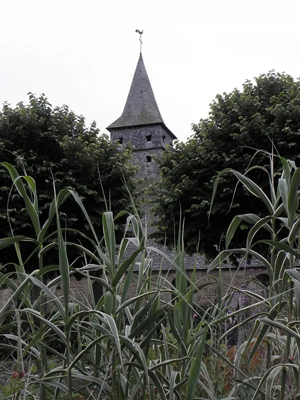 Image qui illustre: La Vieille Eglise à Saint-Lunaire - 0