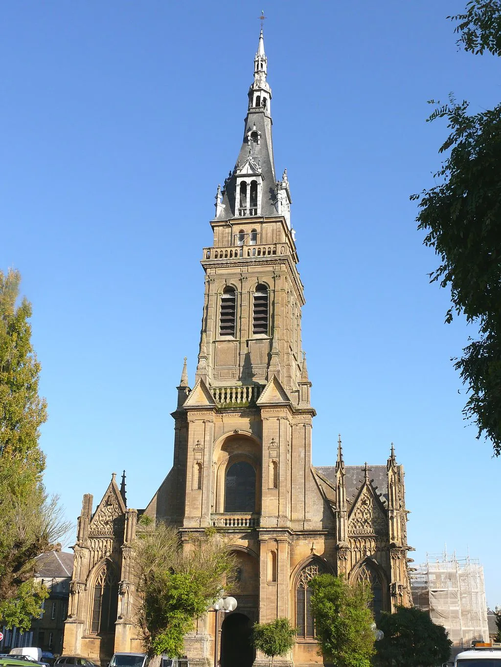Image qui illustre: Basilique Notre-Dame-d'Espérance  à Charleville-Mézières - 0