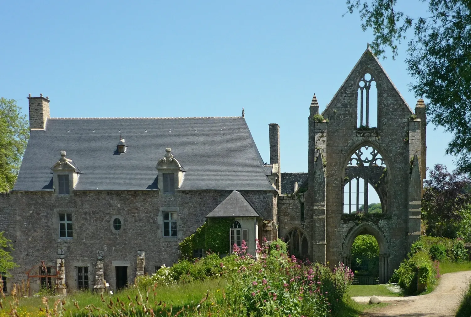 Image qui illustre: Abbaye De Beauport à Paimpol - 0