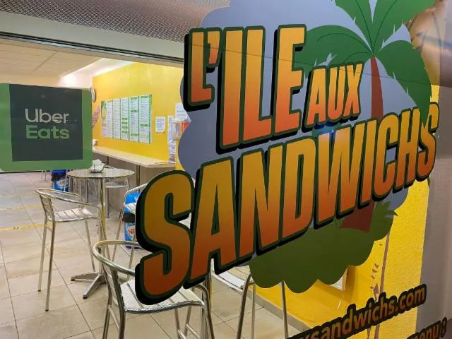 Image qui illustre: L'île Aux Sandwichs