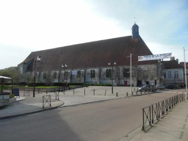 Image qui illustre: Hôtel-dieu De Tonnerre