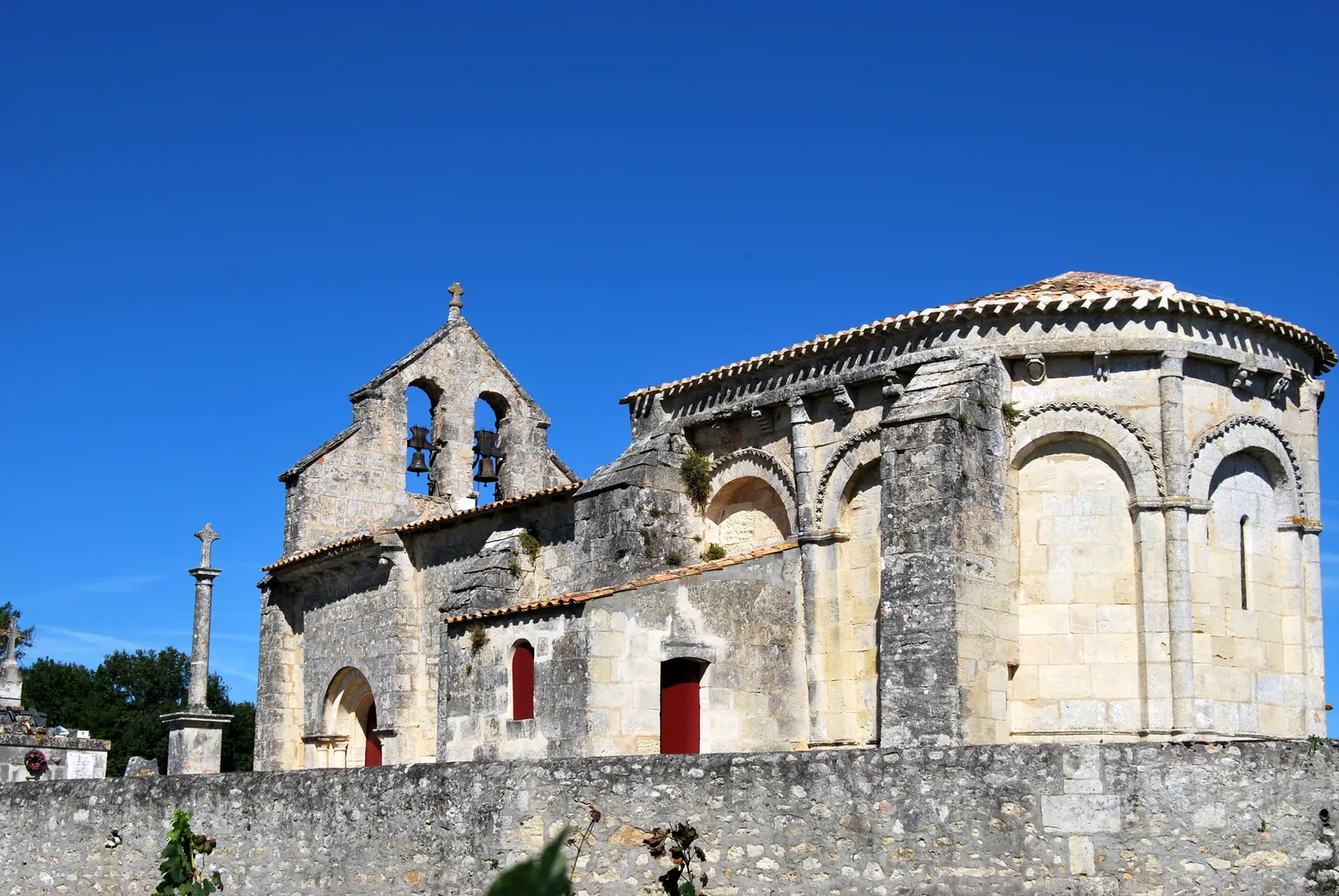 Image qui illustre: Église Saint-Fort de Mouillac à Mouillac - 0