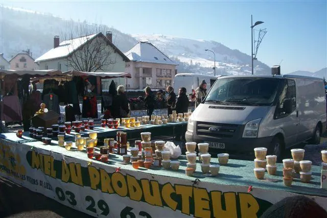 Image qui illustre: Marché Dominical - Marchés De France à La Bresse - 1