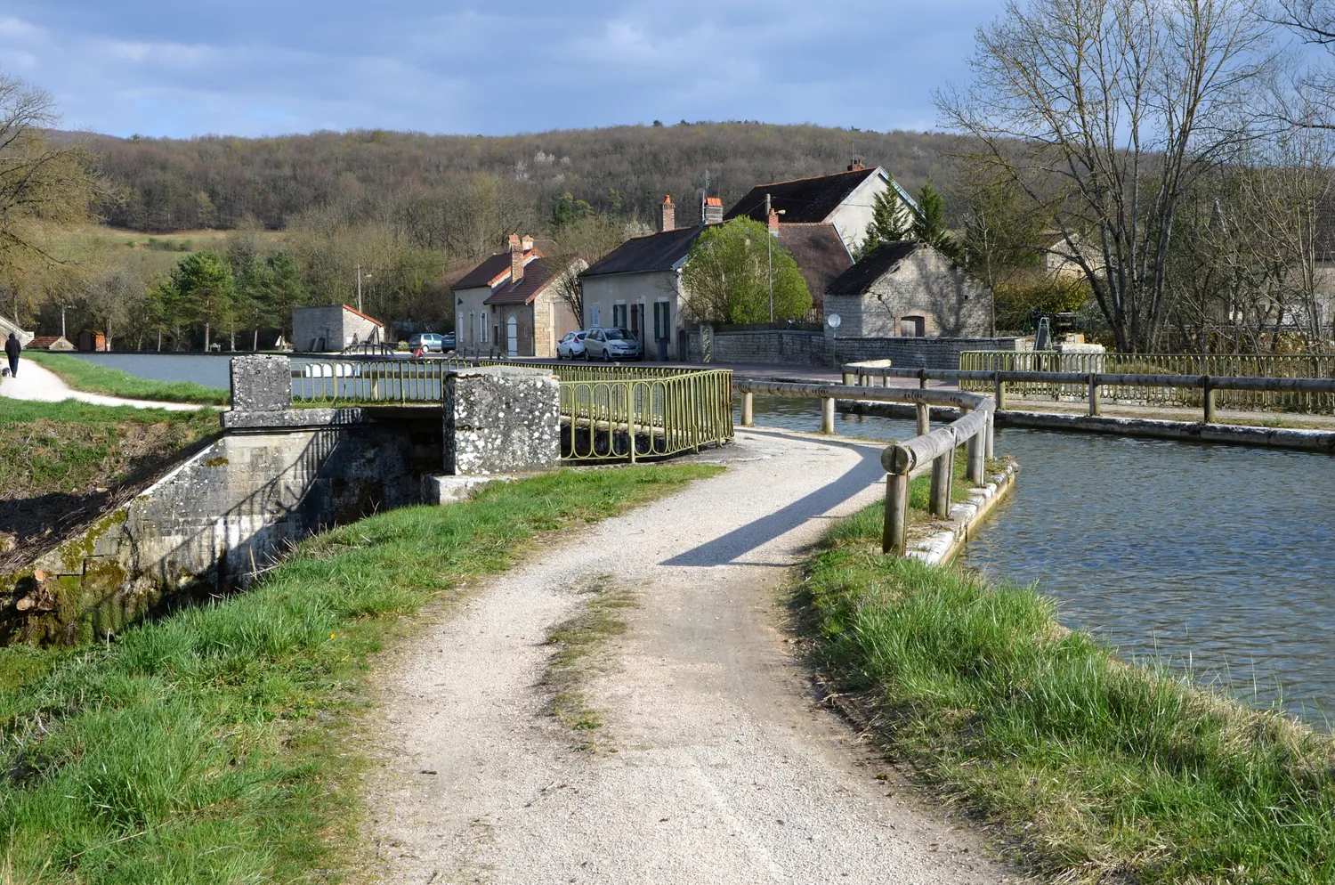 Image qui illustre: Pont-canal à Thorey-sur-Ouche - 0