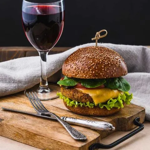 Image qui illustre: Soirée Vin Et Food Truck Burger Toqué À Pertuis