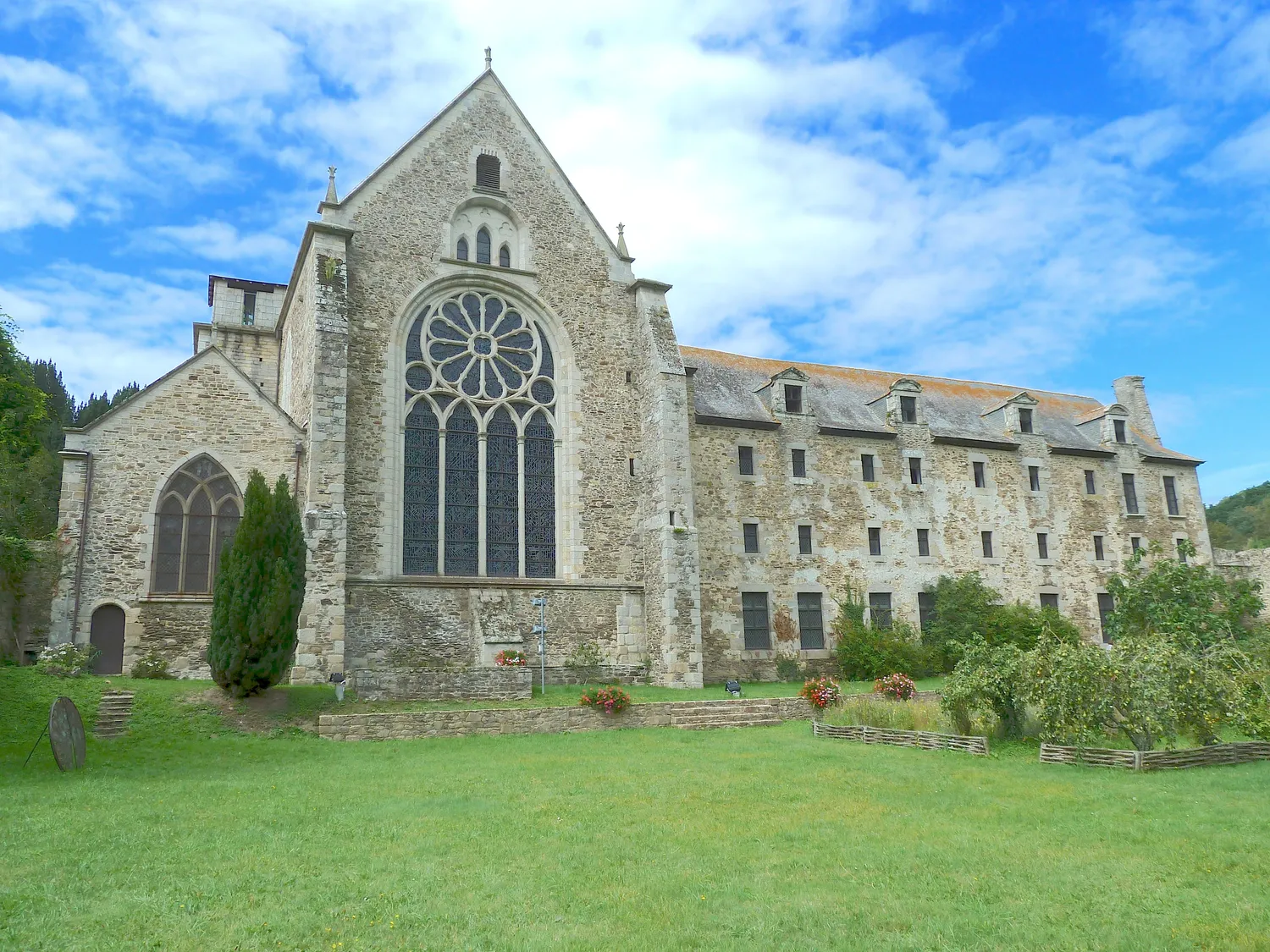 Image qui illustre: Abbaye Saint-magloire De Léhon à Dinan - 0
