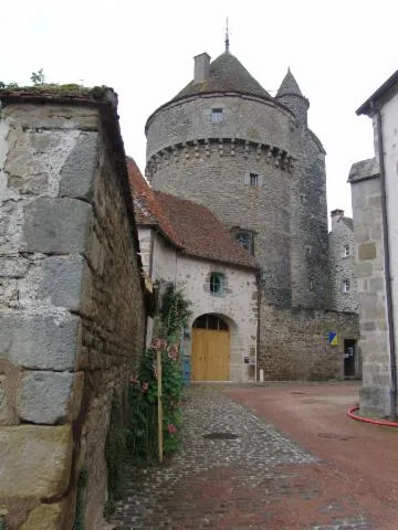 Image qui illustre: Tour De La Motte Forte