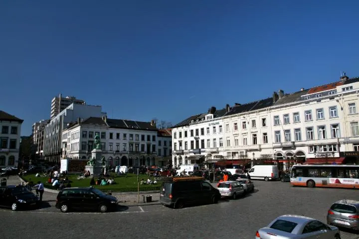 Image qui illustre: Place du Luxembourg