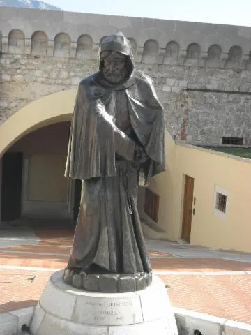 Image qui illustre: Statue de Grimaldi dit "Malizia"