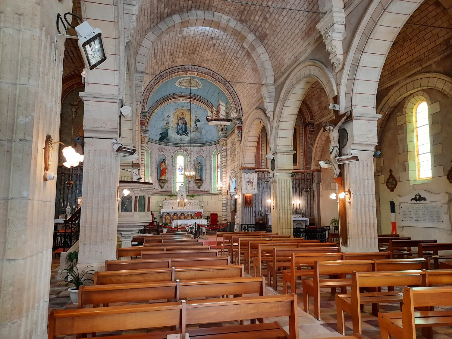 Image qui illustre: Eglise Saint-Martin de Talais à Talais - 1