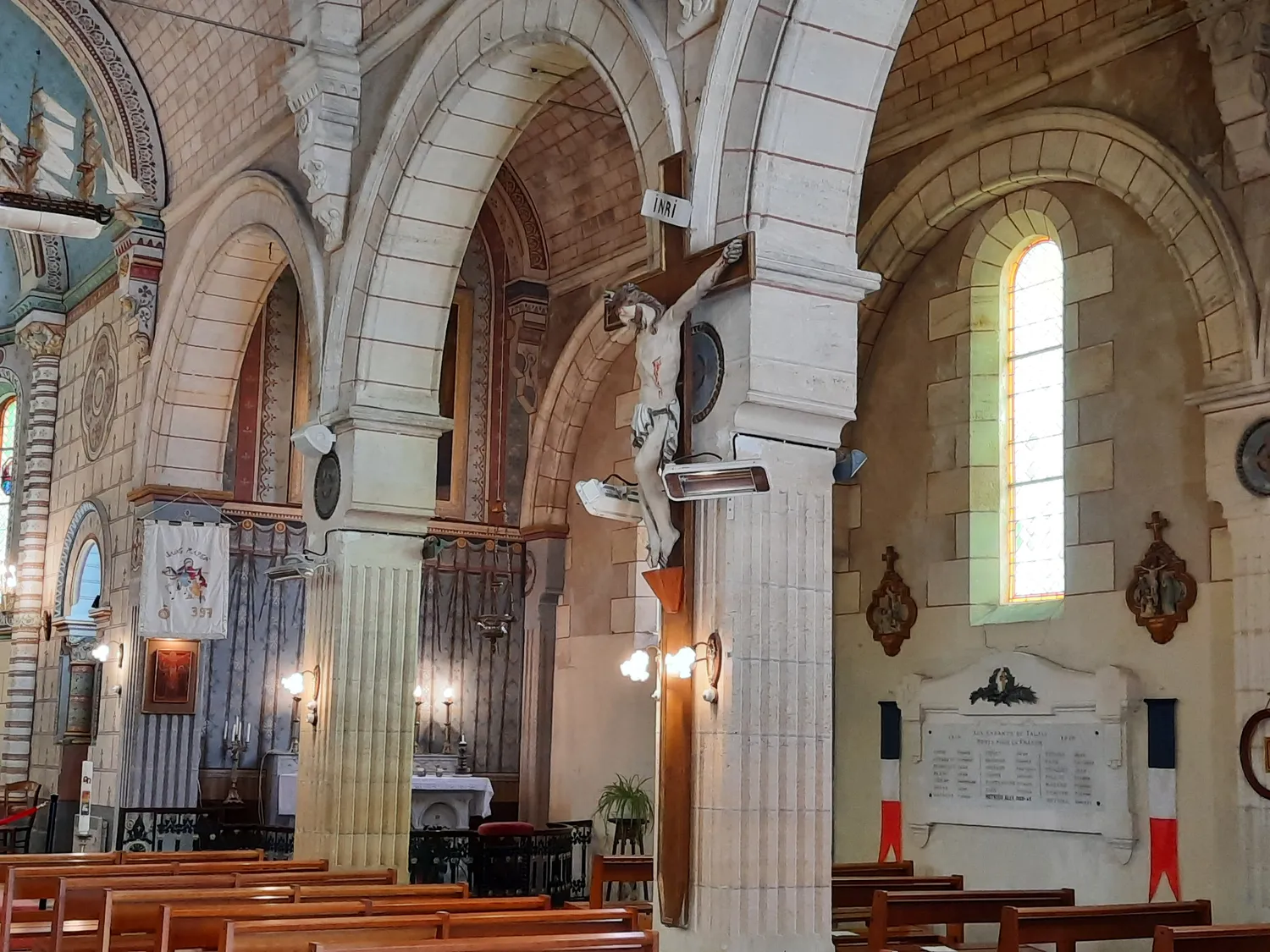 Image qui illustre: Eglise Saint-Martin de Talais à Talais - 2