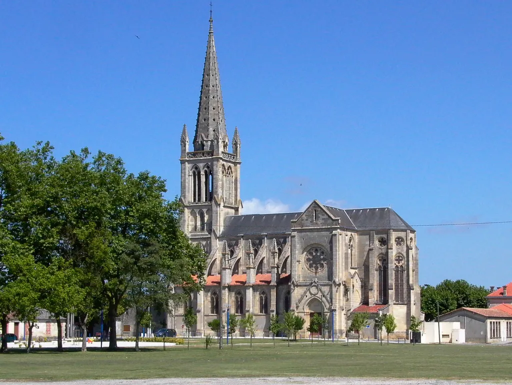 Image qui illustre: Eglise Saint-trélody De Lesparre à Lesparre-Médoc - 1