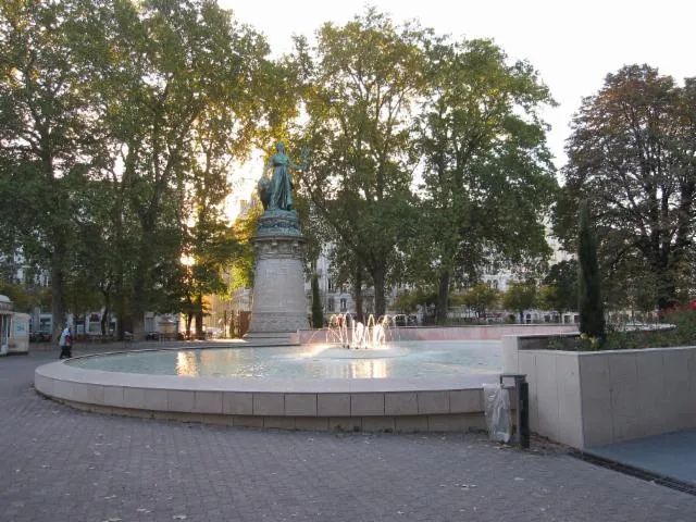 Image qui illustre: Monument de la république