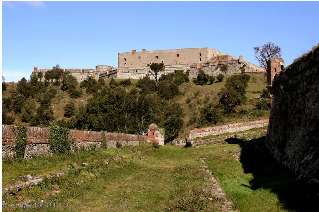 Image qui illustre: Fort De Bellegarde à Le Perthus - 0