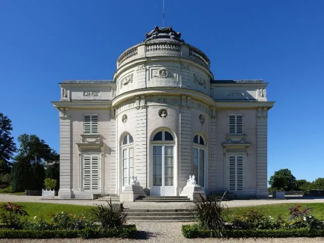 Image qui illustre: Château De Bagatelle