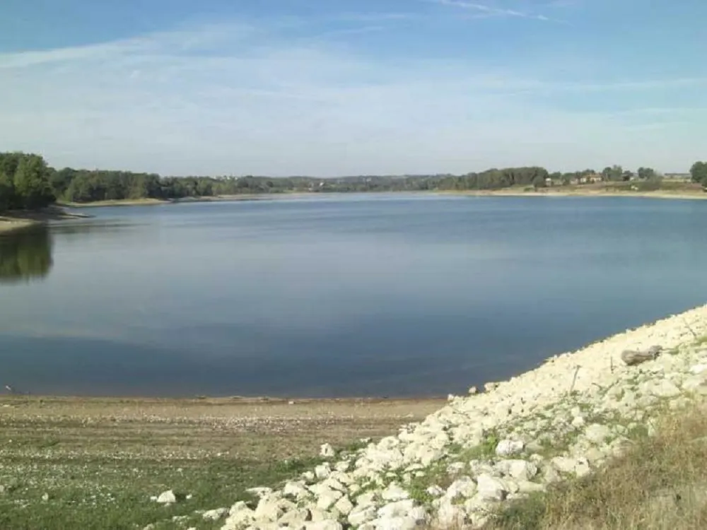Image qui illustre: Lac De La Bure à Rieumes - 1