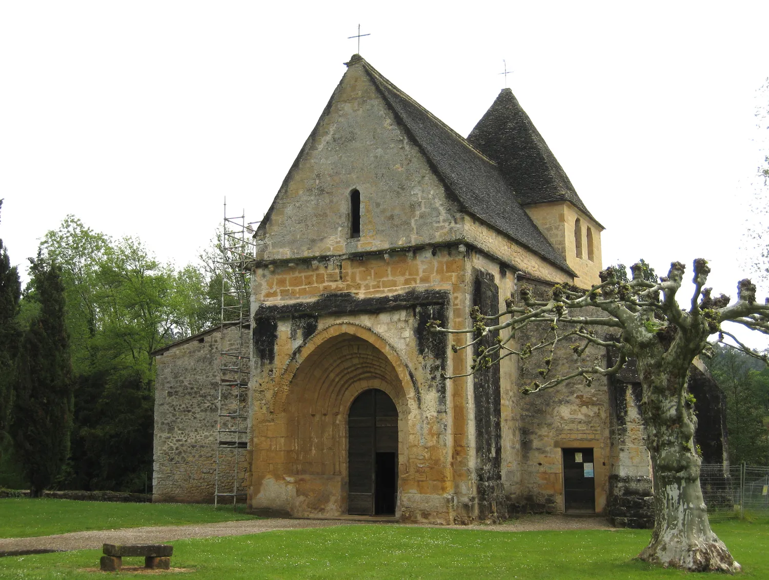 Image qui illustre: Eglise Saint Caprais à Carsac-Aillac - 0