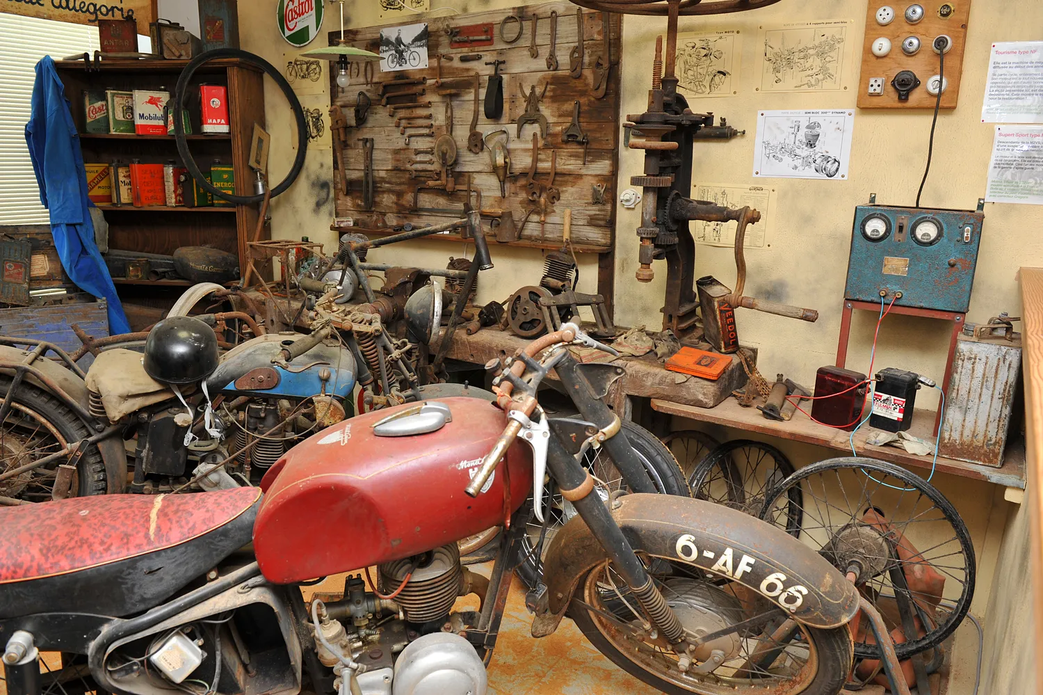 Image qui illustre: Musée de motos Monet & Goyon à Melle - 0