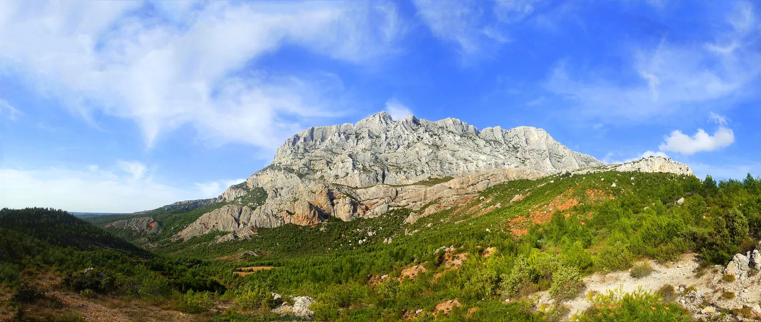 Image qui illustre: Montagne Sainte-Victoire à Vauvenargues - 2