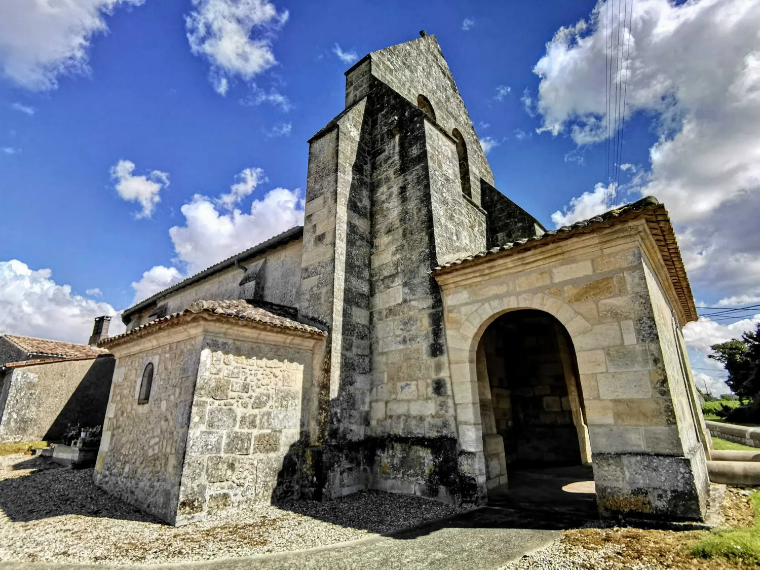 Image qui illustre: Église Saint-Seurin à Guillac - 0
