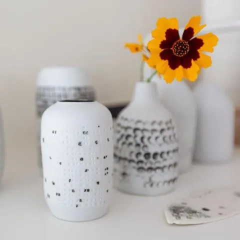 Image qui illustre: Modelez votre vase décoré