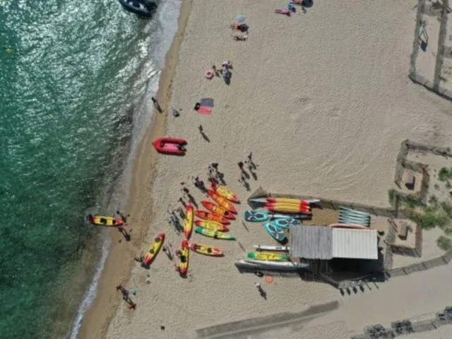 Image qui illustre: Location de Kayak de mer à la plage de Pampelonne Ramatuelle
