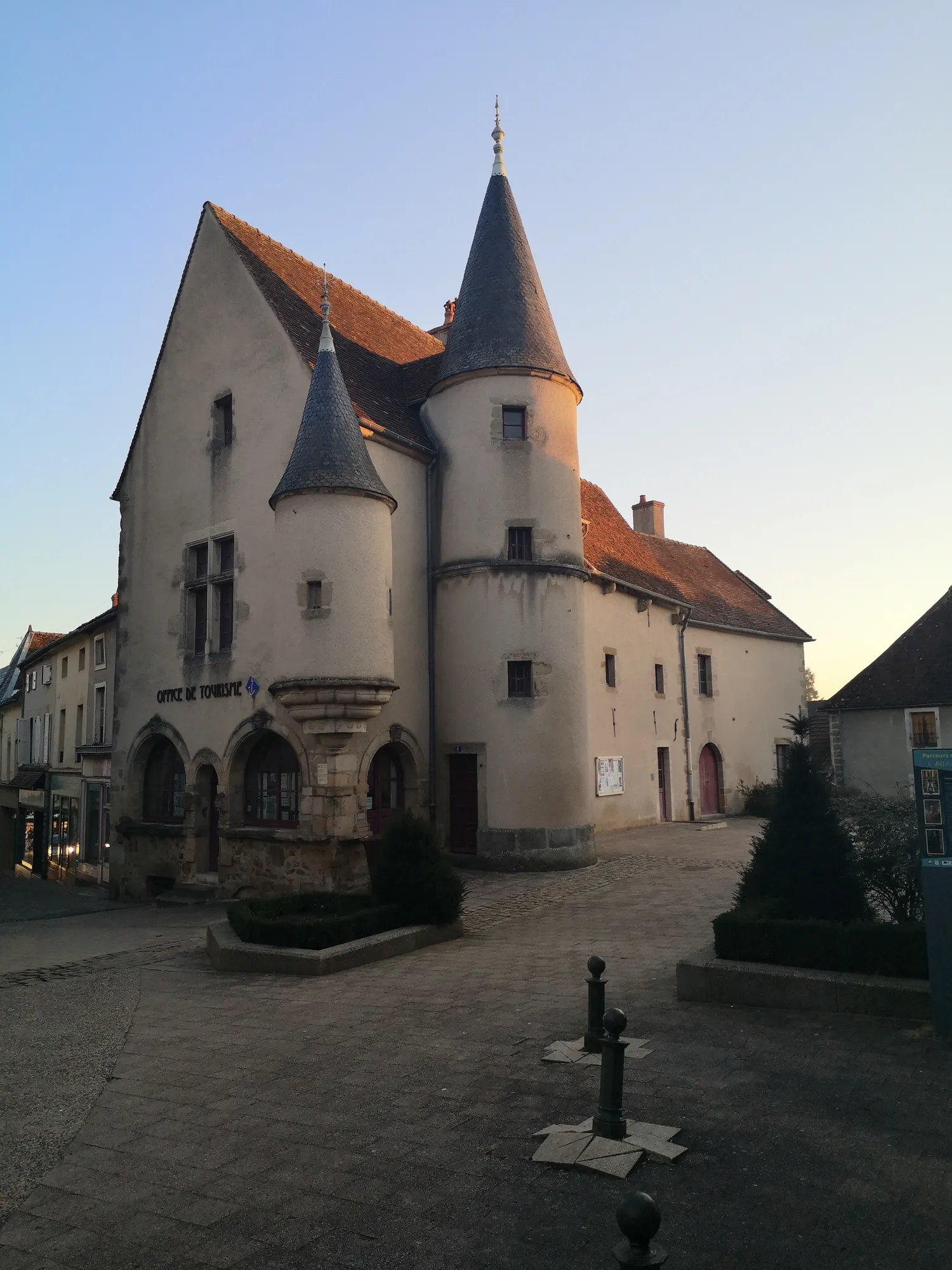 Image qui illustre: Maison Bourgogne - Office De Tourisme Du Pays Arnay-liernais à Arnay-le-Duc - 2