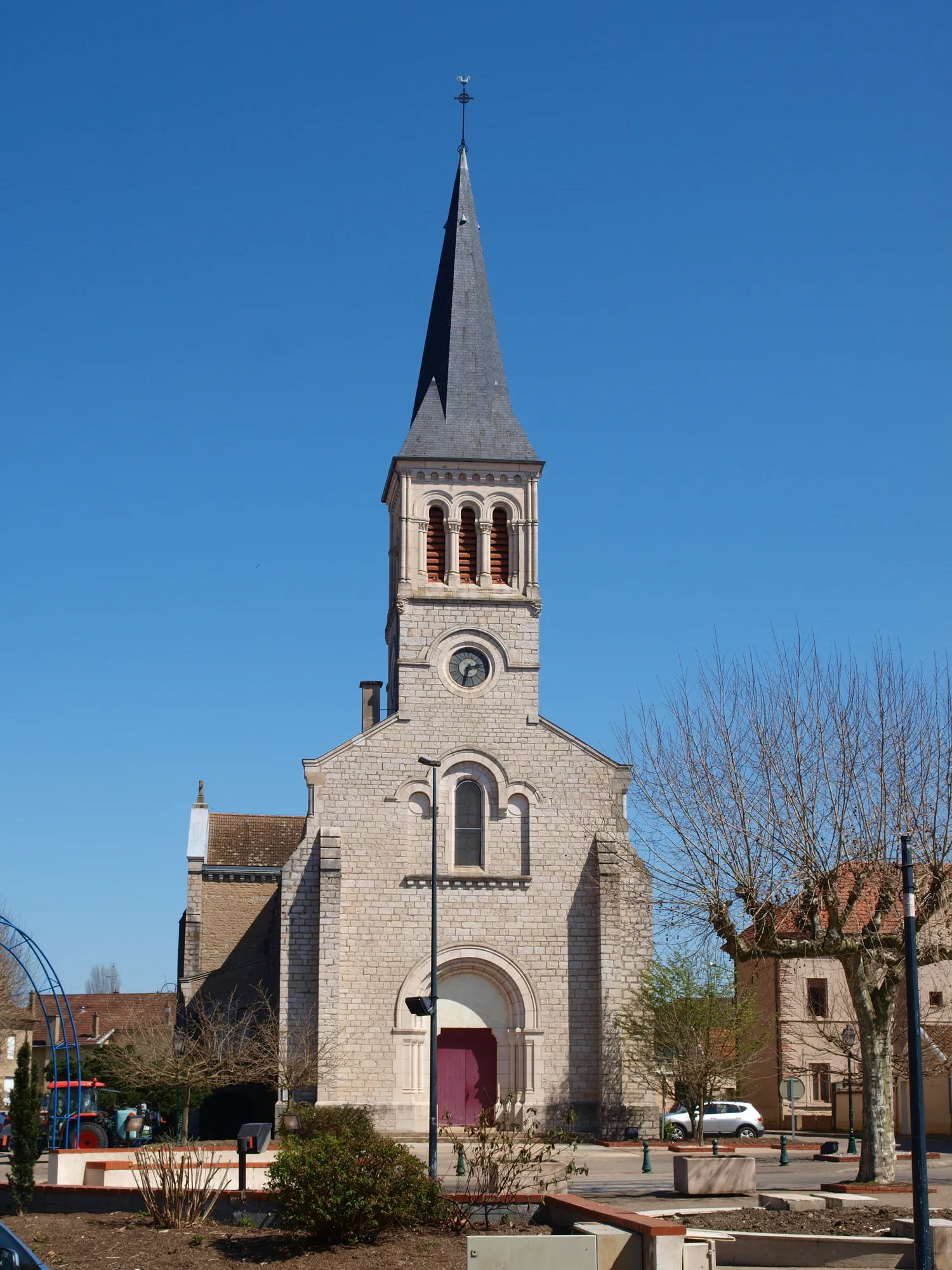 Image qui illustre: Eglise Saint Martin de Vonnas à Vonnas - 0