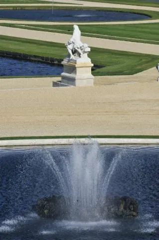 Image qui illustre: Visite guidée des jardins du château de Chantilly.