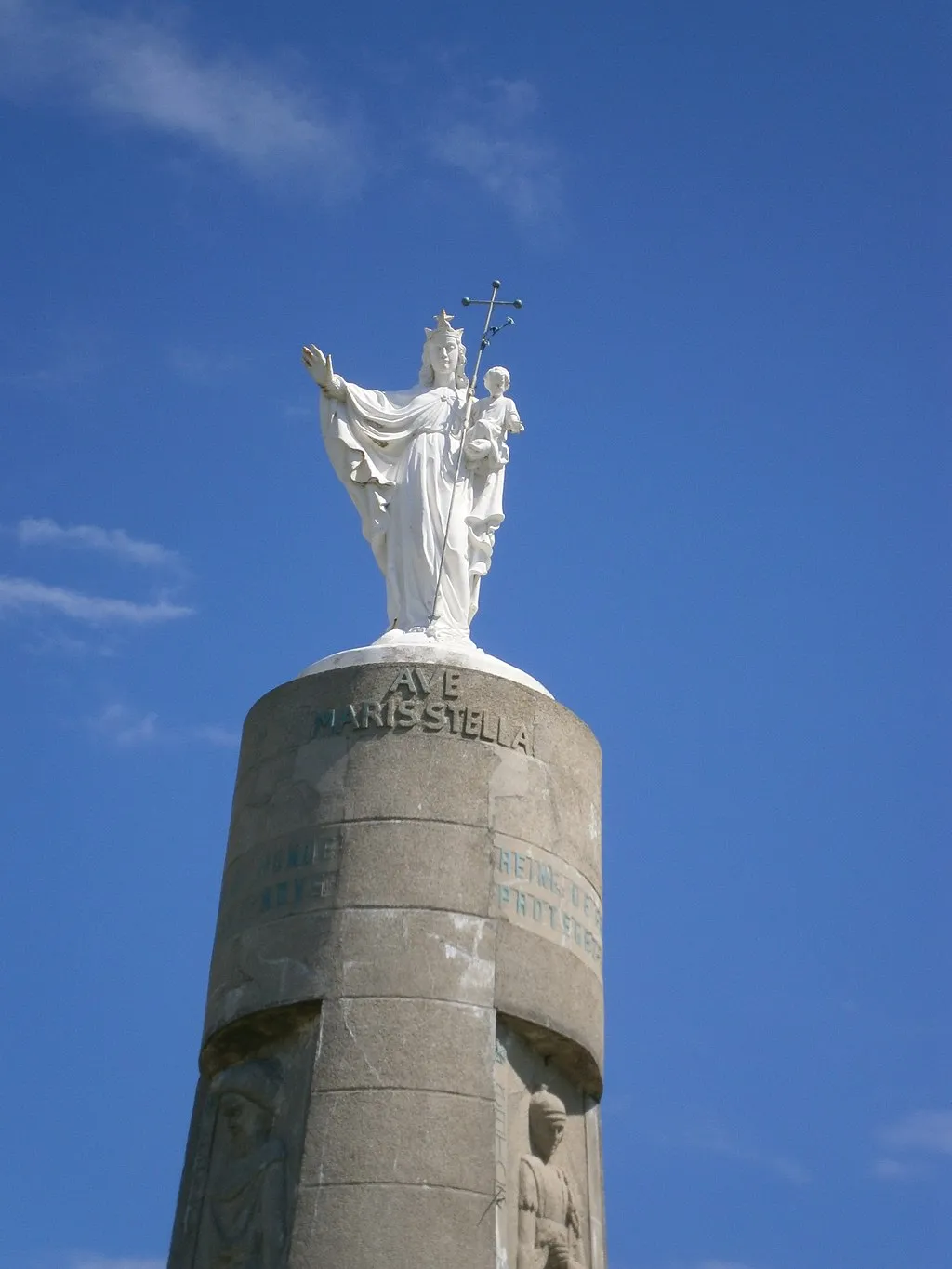 Image qui illustre: Statue Notre-dame De La Falaise à Mers-les-Bains - 0